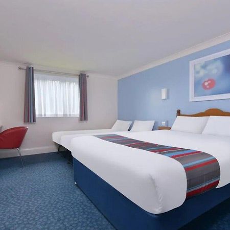 Travelodge Cardiff Airport Barry Zewnętrze zdjęcie