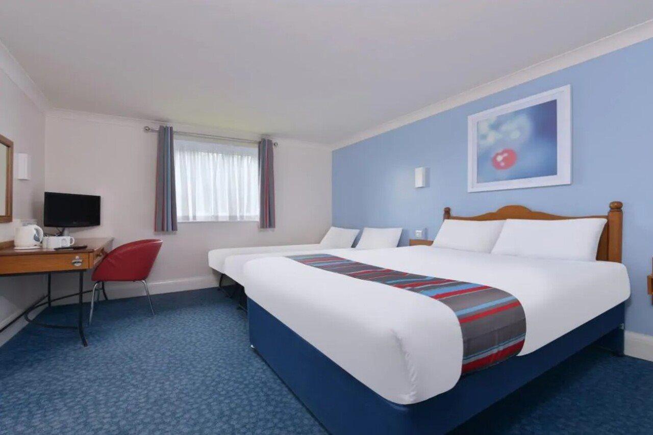 Travelodge Cardiff Airport Barry Zewnętrze zdjęcie