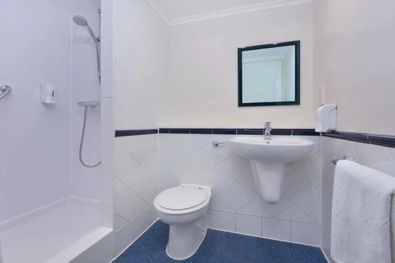 Travelodge Cardiff Airport Barry Zewnętrze zdjęcie