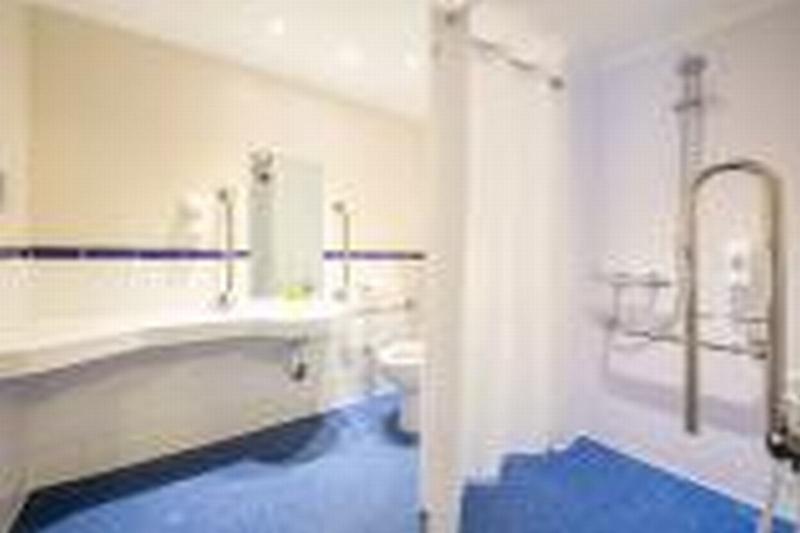Travelodge Cardiff Airport Barry Zewnętrze zdjęcie