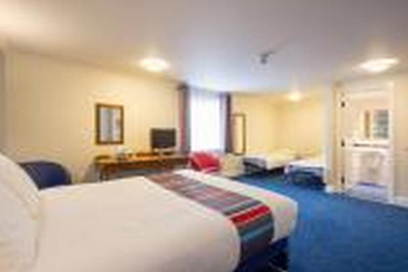 Travelodge Cardiff Airport Zewnętrze zdjęcie