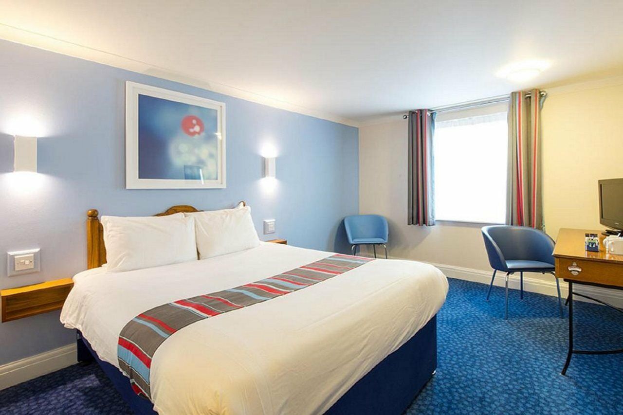 Travelodge Cardiff Airport Barry Zewnętrze zdjęcie